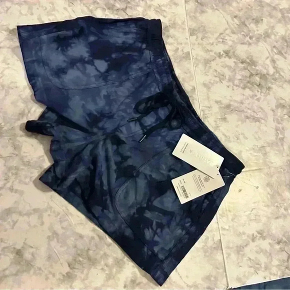 NWT Women’s Athleta Farallon Blue Acid Wash lounge shorts size XL - Picture 1 of 3
